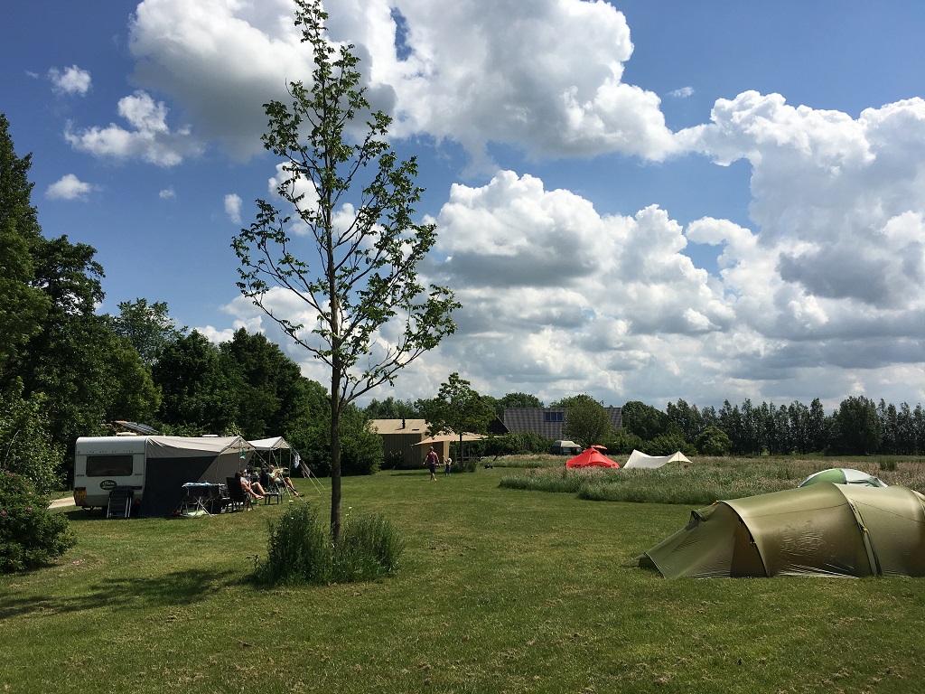 Camping auf einer friesischen terp