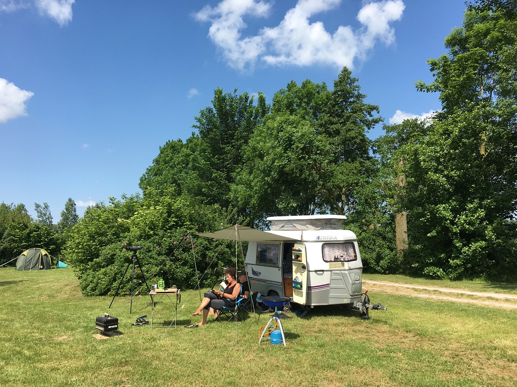 Camping auf einer friesischen terp