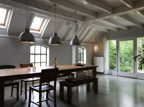 long dining table big holiday home Friesland Lauwersmeer Netherlands