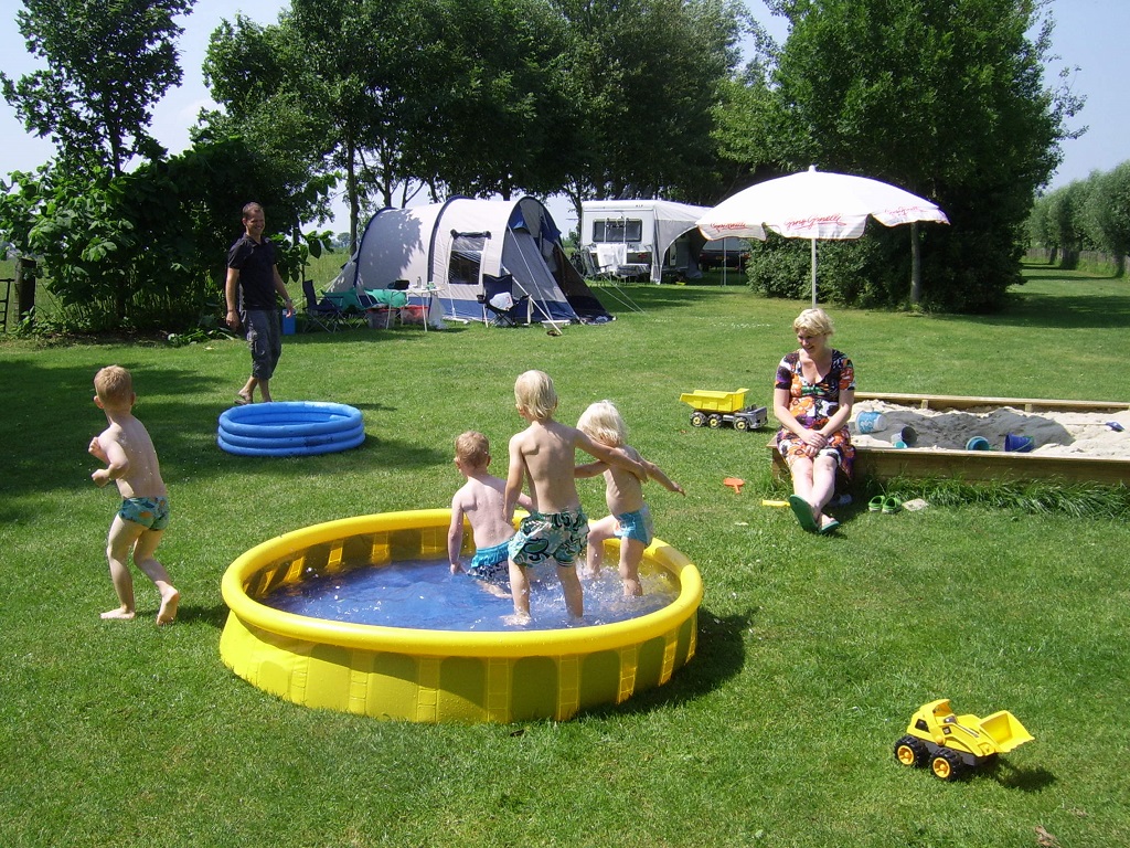 Schwimmbad bei heißem Wetter