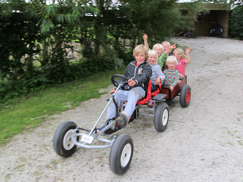 met z’n allen op de skelter