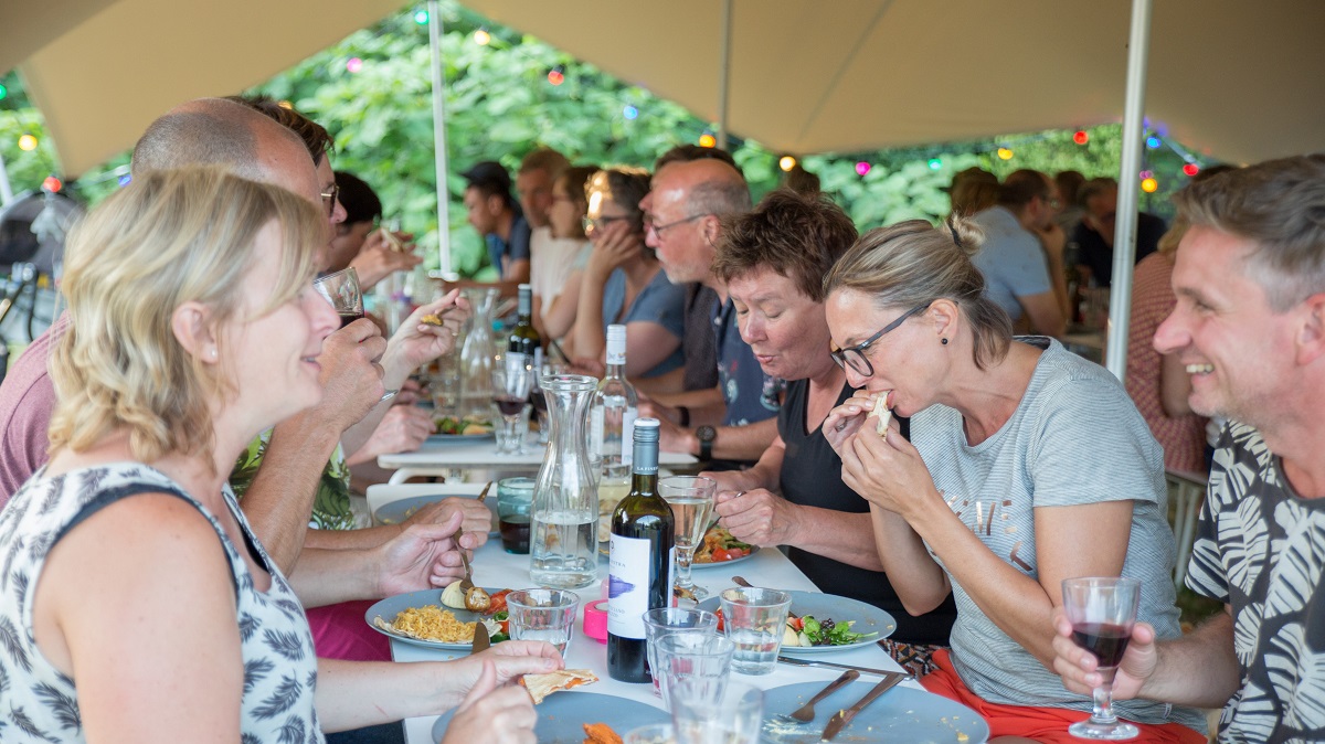 Happiness is Homemade syrische aanschuifmaaltijd op camping it Dreamlân Friesland