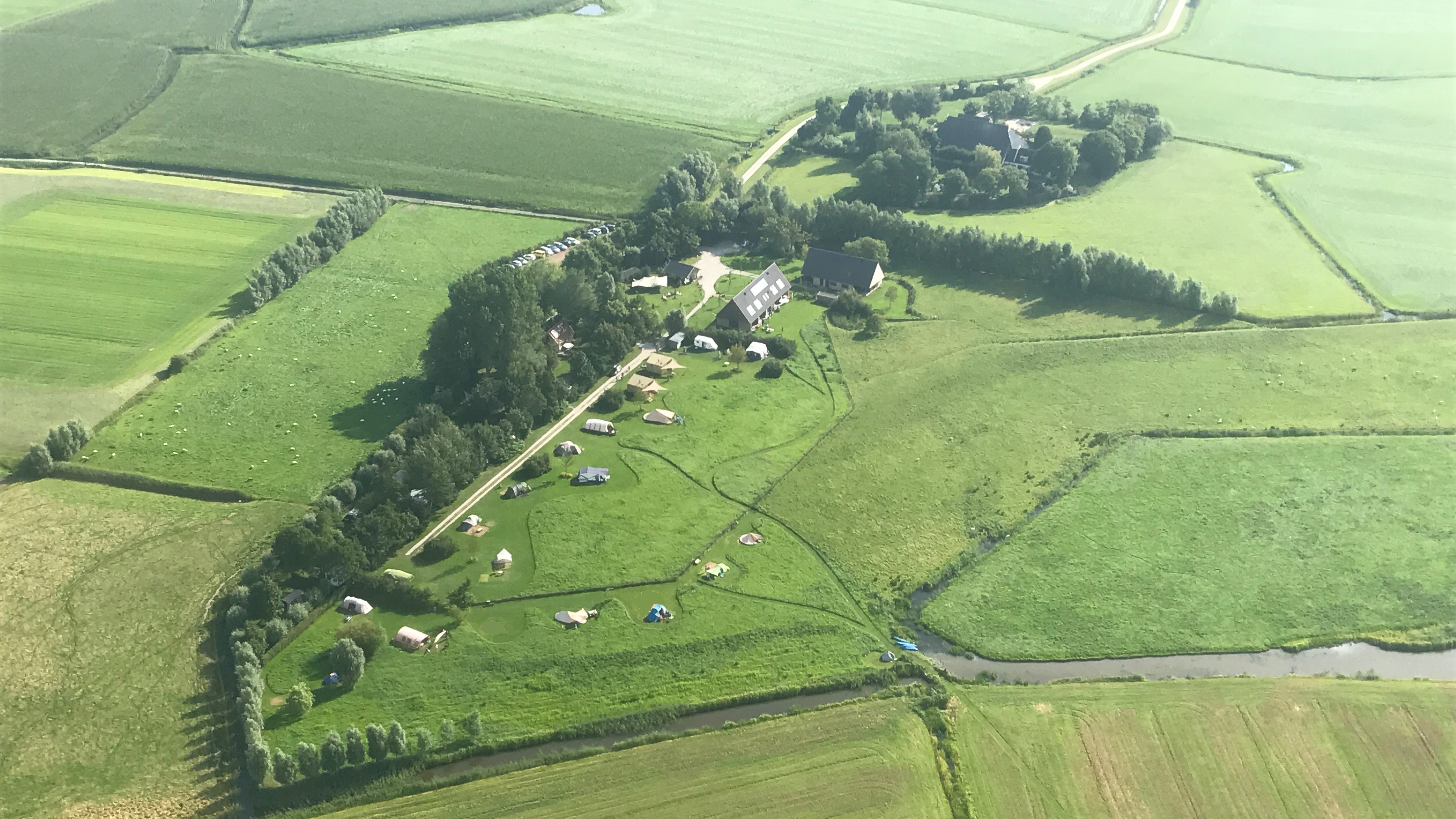 Luchtfoto camping it Dreamlân Friesland