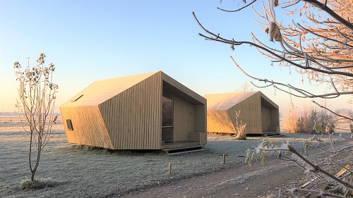 Glamping trekkinghut ecolodge tiny house trek-in winter Friesland Netherlands