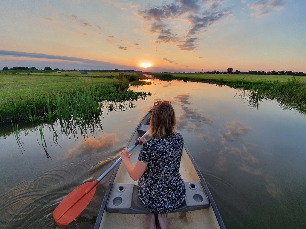 Camping Friesland kano zonsondergang