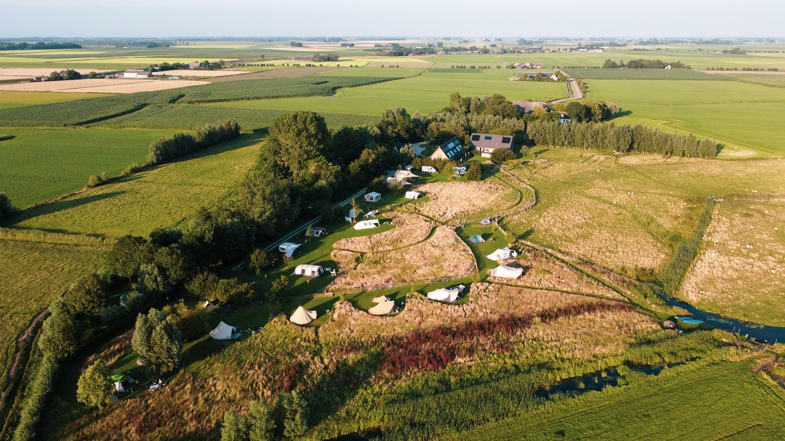 Luchtfoto camping it Dreamlân Lauwersmeer Friesland